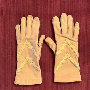Isotoner Gloves with Thinsulate Lining